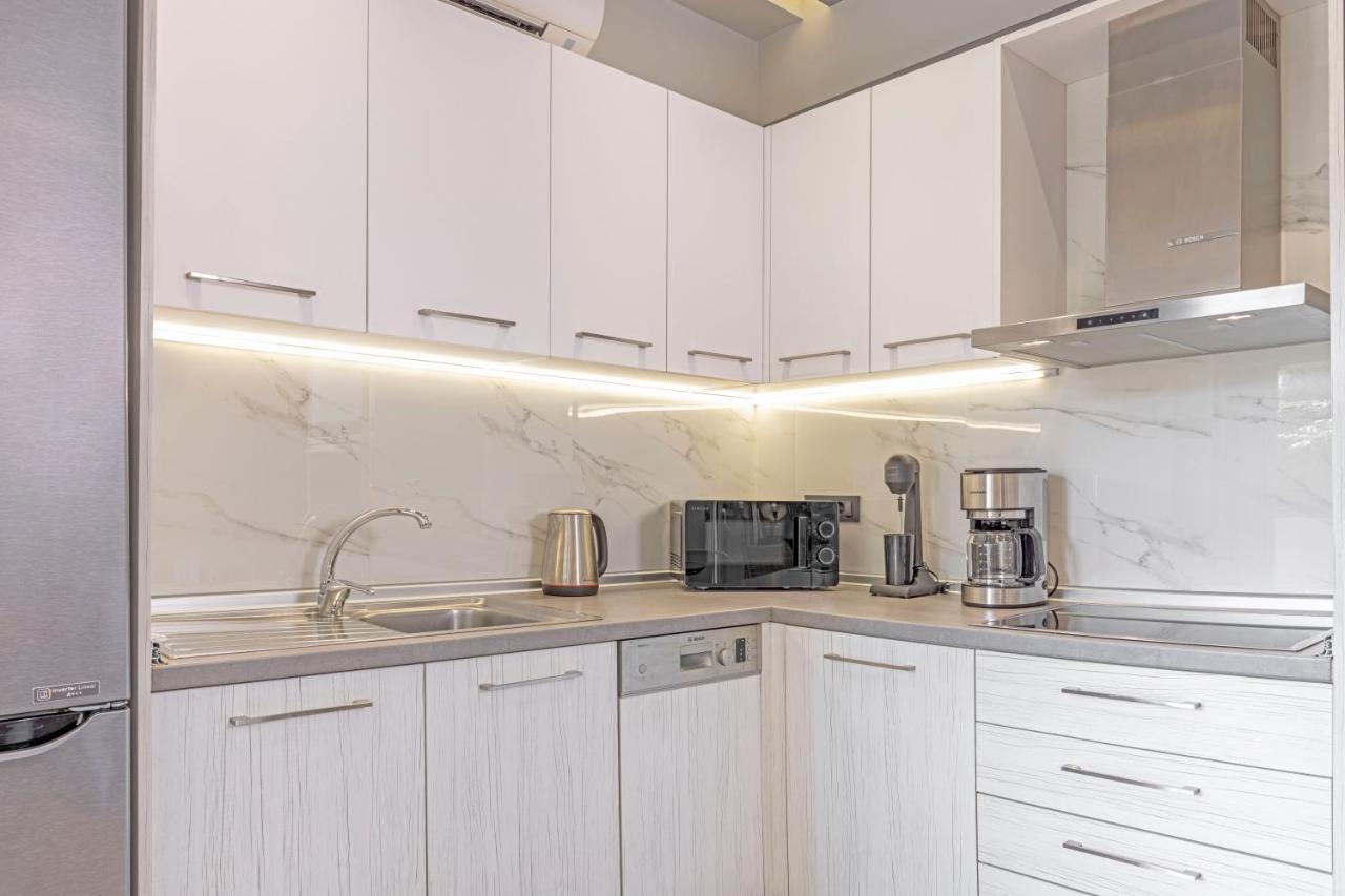 Elia & Anthos Deluxe Suites Иксия Екстериор снимка