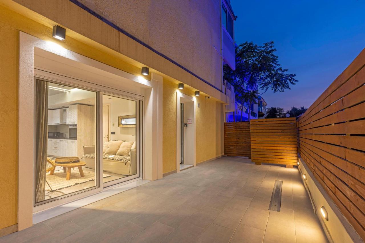 Elia & Anthos Deluxe Suites Иксия Екстериор снимка